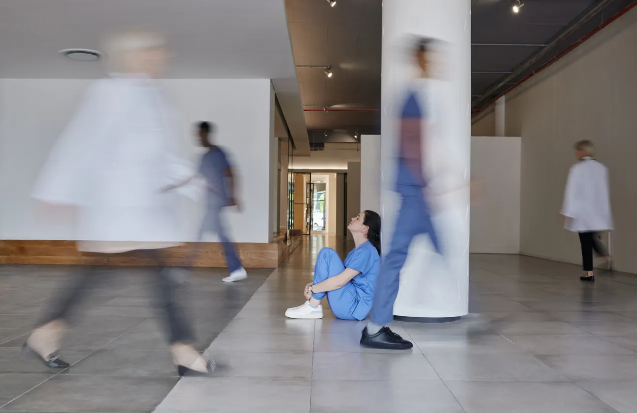 Une détresse croissante chez les soignant(e)s : les mauvaises conditions de travail à l’hôpital amplifient le mal-être